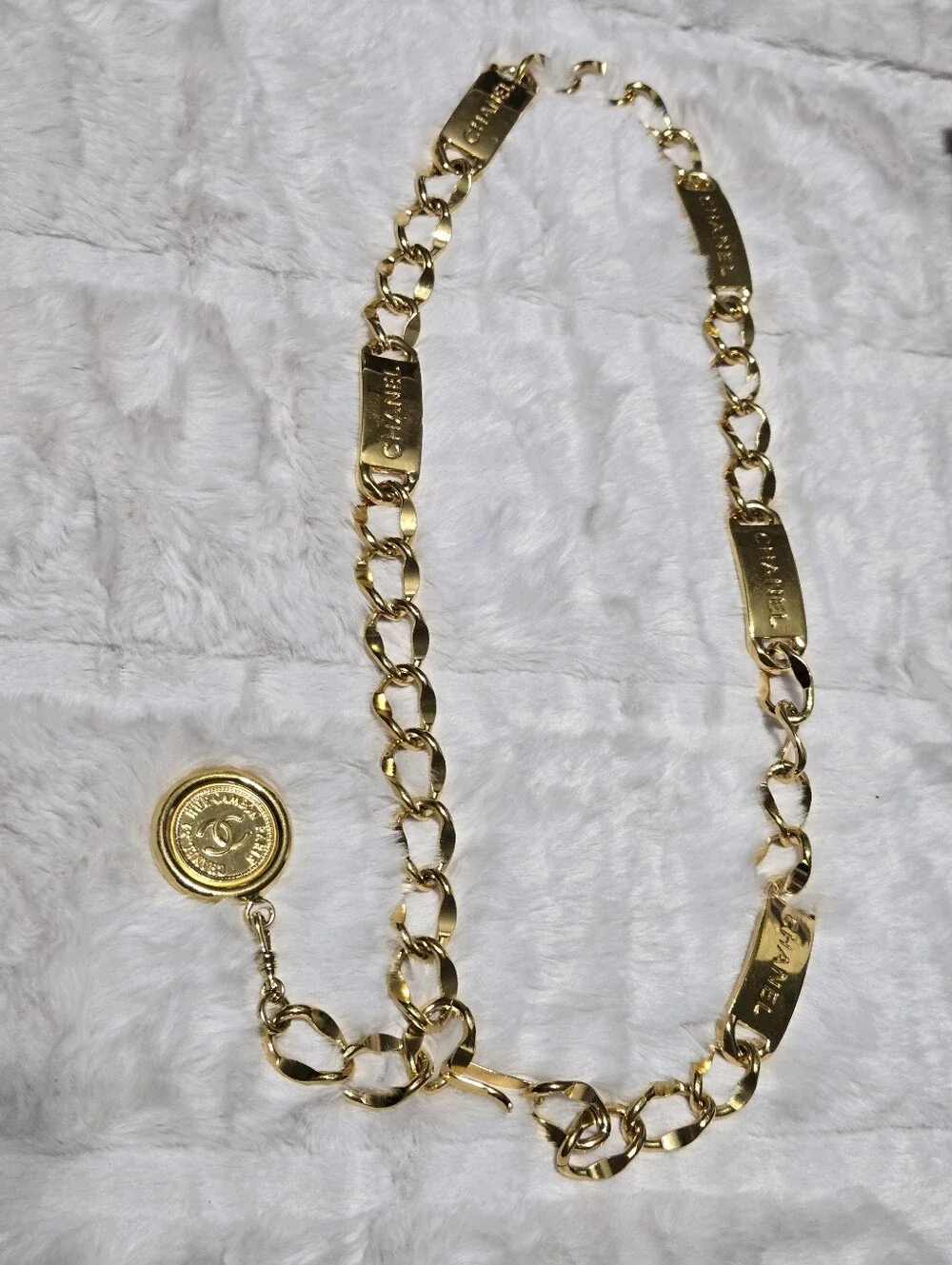 🔥 CHANEL 1950-1970 CC Gold Plated Logo Plate Rue Cambon Medallion Chain 🔥